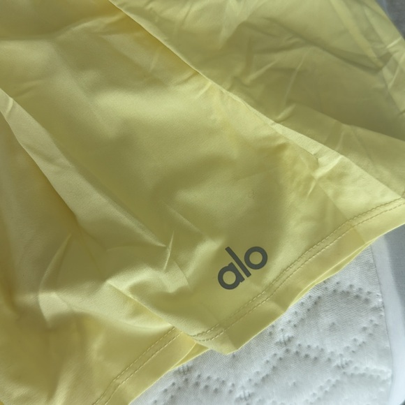 ALO Cropped buttercup polo and tennis skirt - Picture 3 of 8
